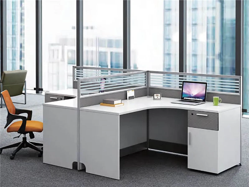 Cub&iacute;culo modular en forma de L con pedestal de almacenamiento integrado y; Particiones