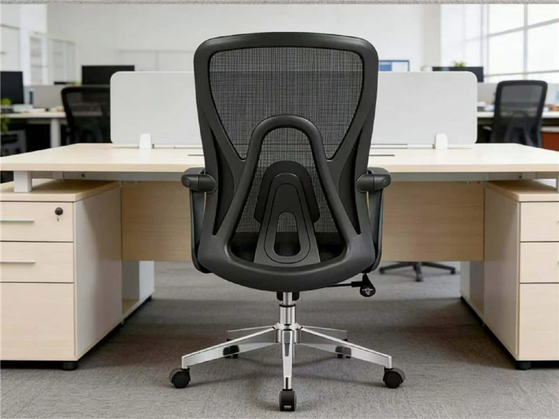 Silla operativa ergon&oacute;mica de malla con respaldo medio y estructura negra