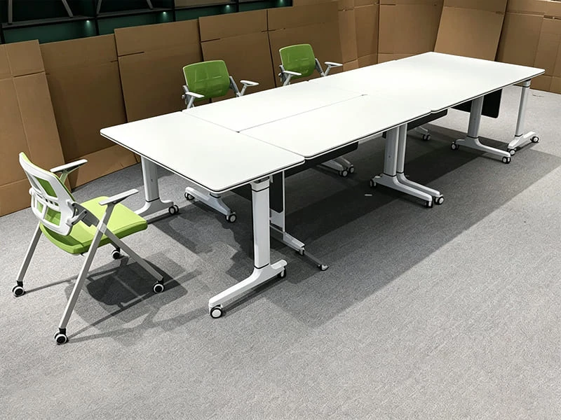 Moderna mesa de entrenamiento abatible con ruedas para salas de reuniones