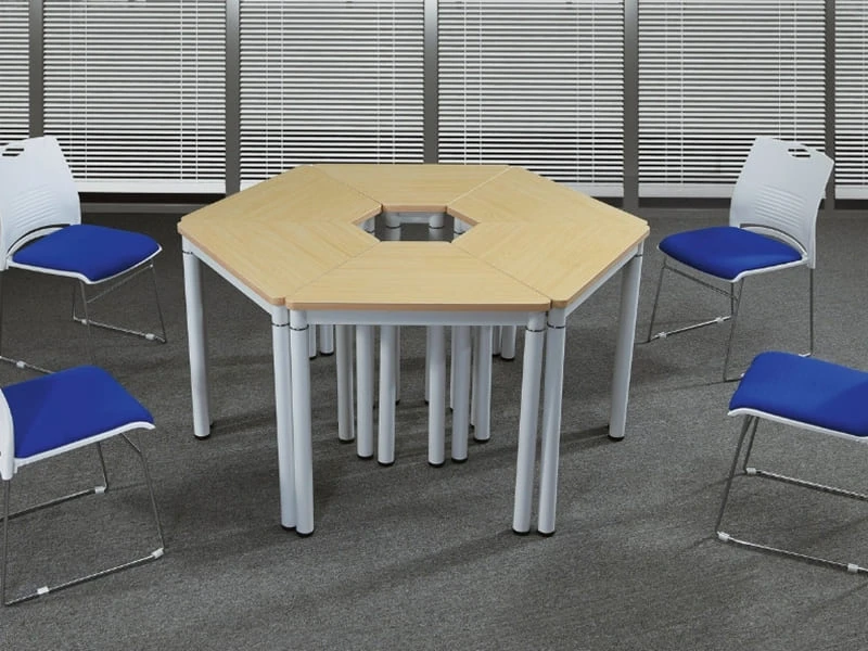 Mesa de formaci&oacute;n Triangle Office para el aprendizaje colaborativo