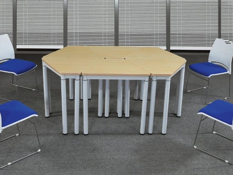 Mesa de formaci&oacute;n Triangle Office para el aprendizaje colaborativo
