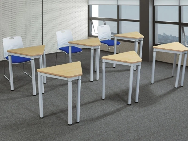 Mesa de formaci&oacute;n Triangle Office para el aprendizaje colaborativo