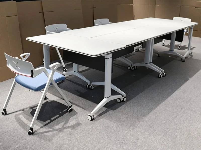 Mesa de entrenamiento premium abatible con ruedas para espacios de reuniones