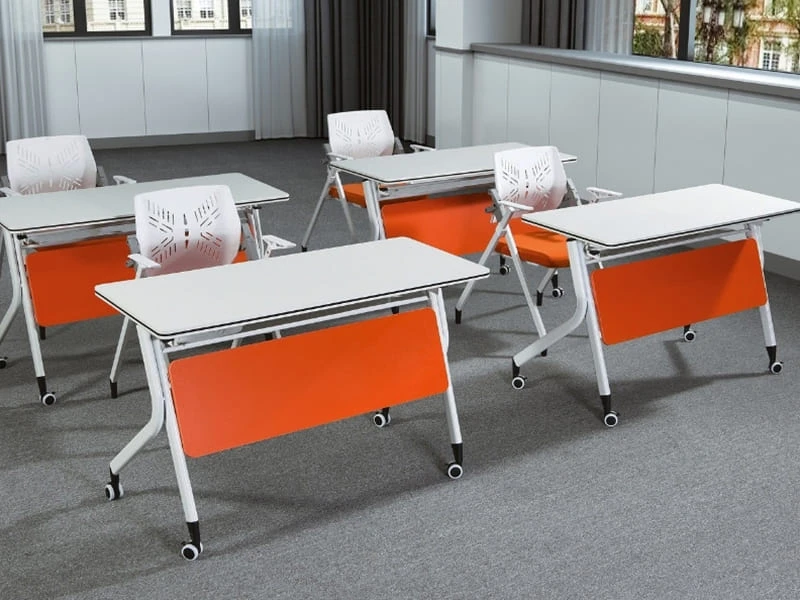 Mesa de entrenamiento m&oacute;vil abatible con ruedas y panel modesto