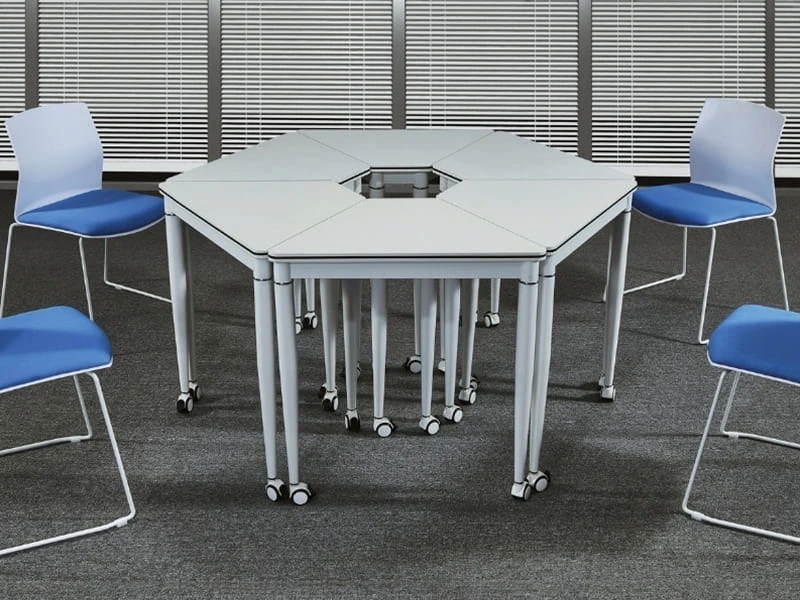 Mesa de entrenamiento modular triangular para espacios de reuniones