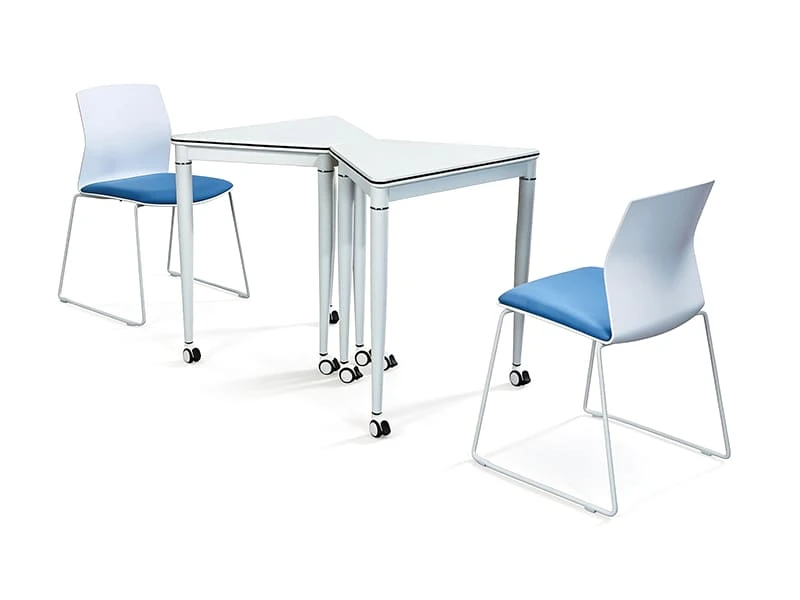 Mesa de entrenamiento modular triangular para espacios de reuniones
