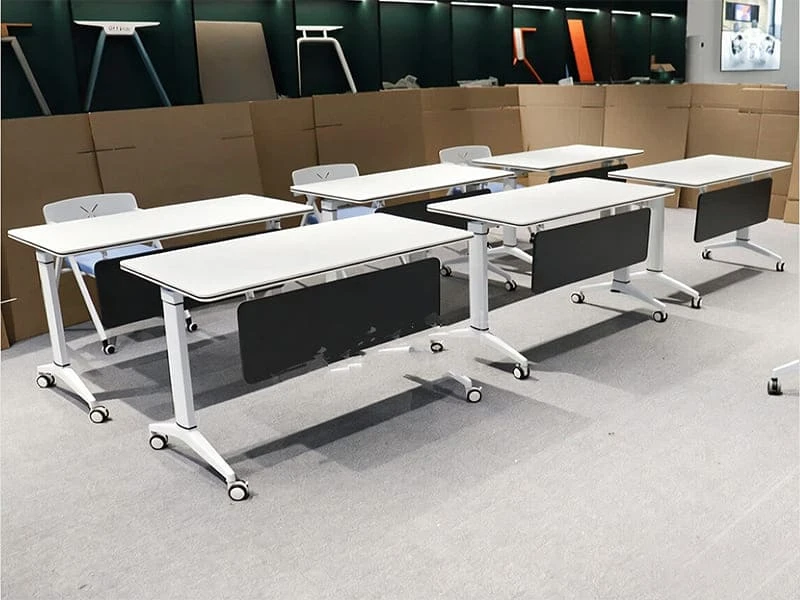 Mesa de entrenamiento premium abatible con ruedas para espacios de reuniones