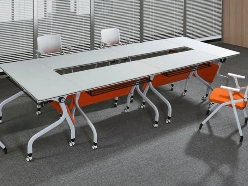 Mesa de entrenamiento abatible que ahorra espacio y con ruedas bloqueables
