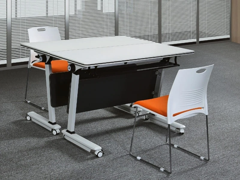 Mesa de entrenamiento comercial con tapa abatible y ruedas bloqueables
