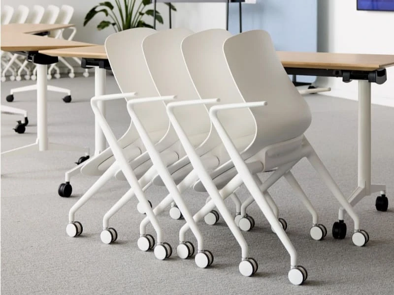 Las sillas nido m&aacute;s c&oacute;modas para reuniones largas: qu&eacute; buscar