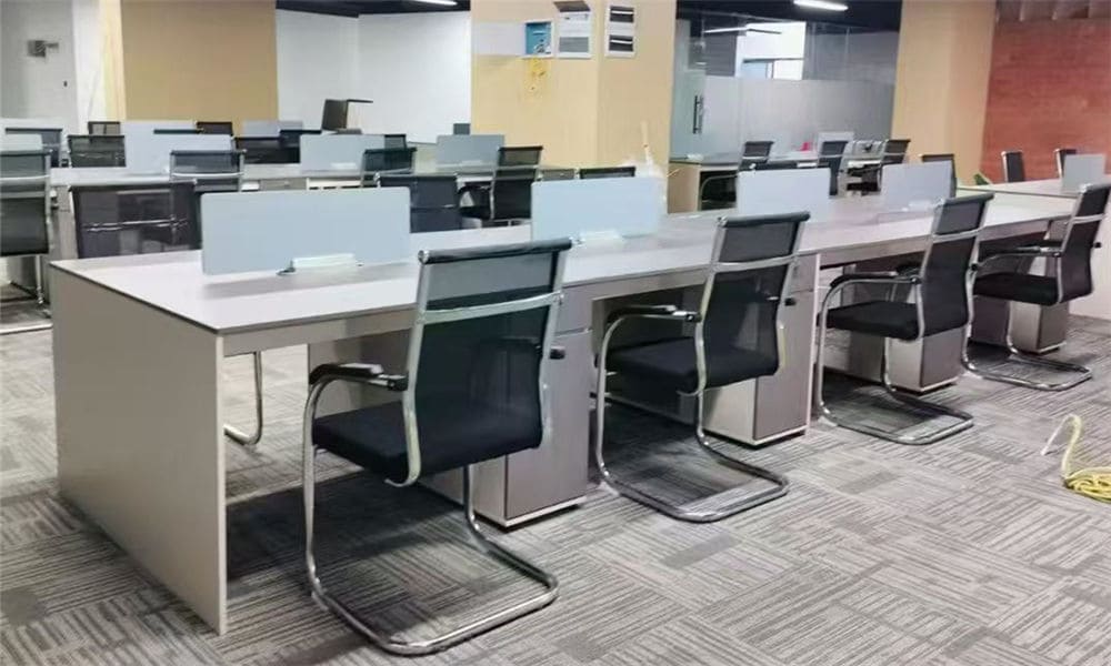 Solución de mobiliario para un edificio de oficinas corporativas en Tailandia 