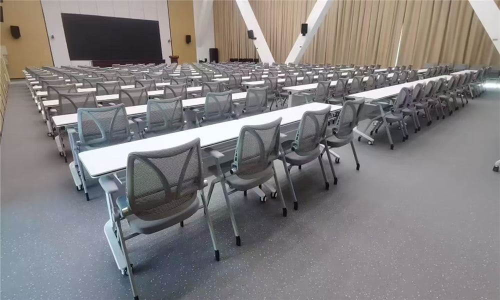 Proyecto de mobiliario de oficina LINRAY para una empresa líder en recursos humanos en Tailandia 