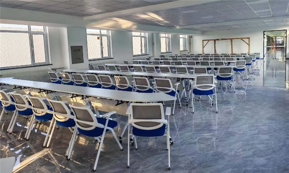 Proyecto de mobiliario de oficina LINRAY para una empresa líder en recursos humanos en Tailandia