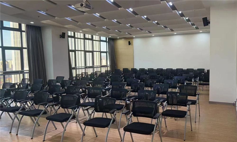 Proyecto de mobiliario de oficina LINRAY para una empresa líder en recursos humanos en Tailandia 